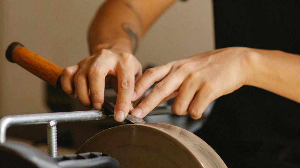 How to Sharpen Wood Chisels: Best Stones and Systems for a Mirror Finish