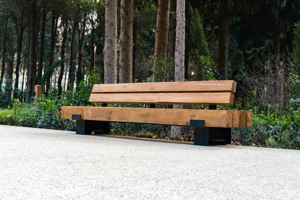 5 Easy Woodworking Projects for Beginners Using Only One Tool Classic Rustic Bench