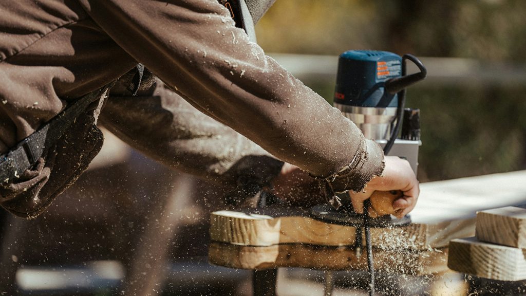 Best Wood Routers for Beginners: Fixed vs. Plunge Bases