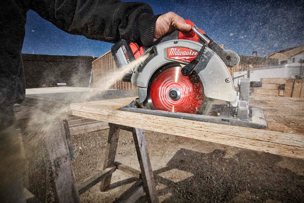 Top 5 Cordless Circular Saws for Mobility in the Shop Milwaukee M18 FUEL 7-1/4" (2732-20)