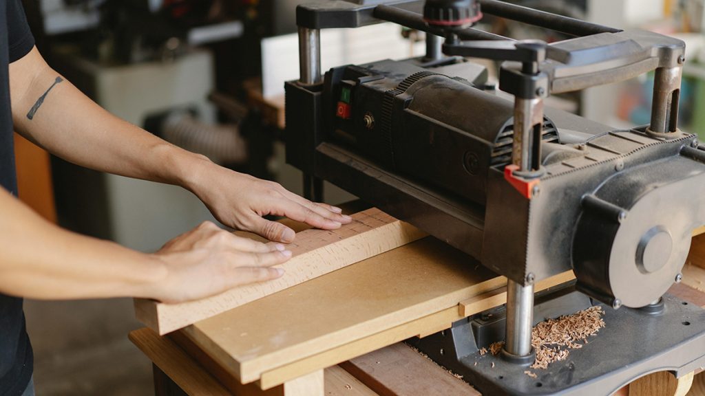 Benchtop Planer Review: Top 5 Models for Dimensioning Lumber.