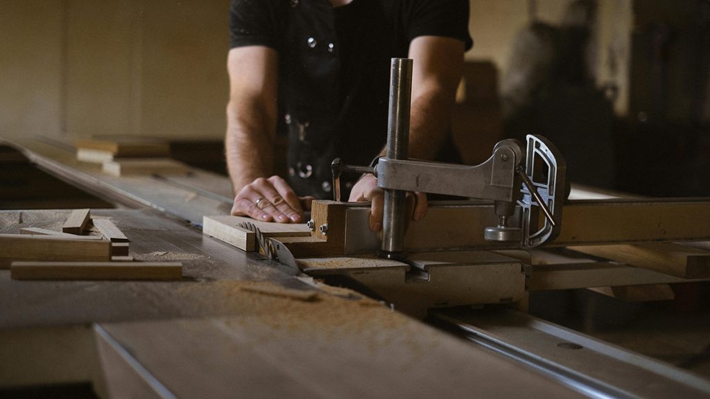 Best Wood Jointers for Small Shops: 6-inch vs. 8-inch Models