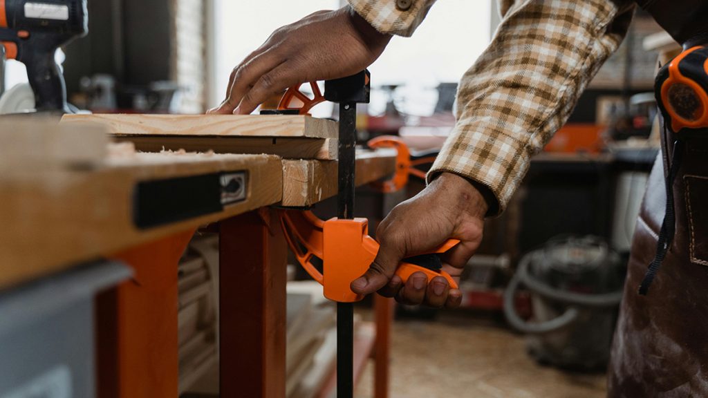 Best Parallel Clamps for Large Panel Glue-ups