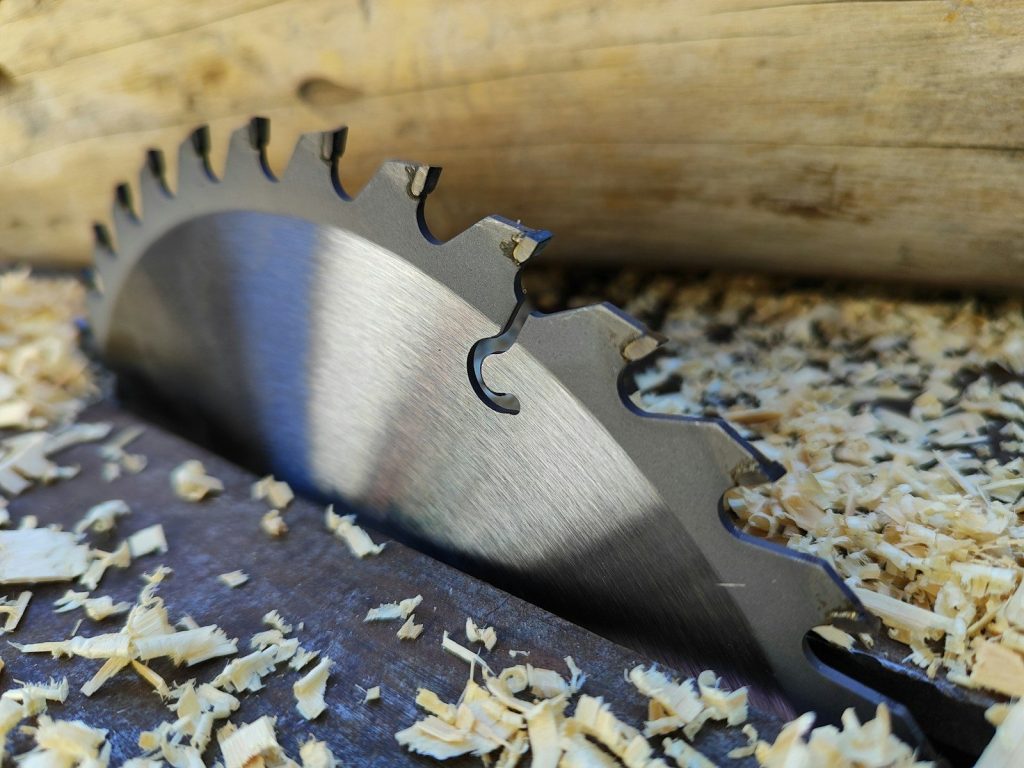 Saw