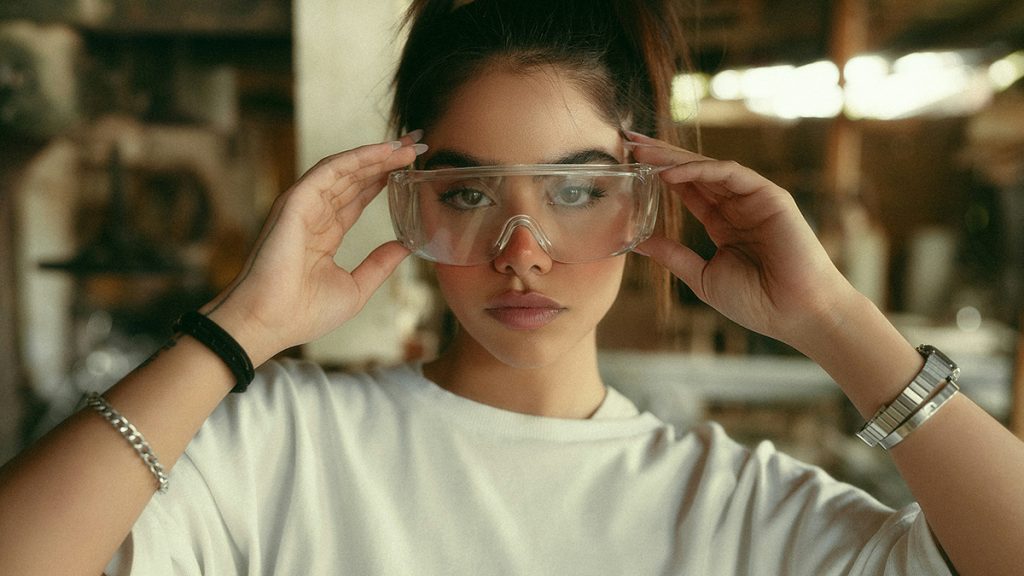 Best Eye Protection: Fog-Free Safety Glasses Review mahdi chaghari ifyufor7isa unsplash
