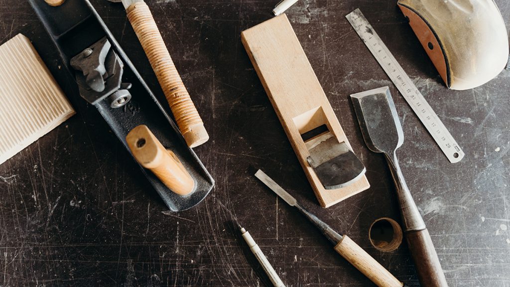 Best Block Planes for Small Tasks and End Grain. pexels cottonbro 7480720