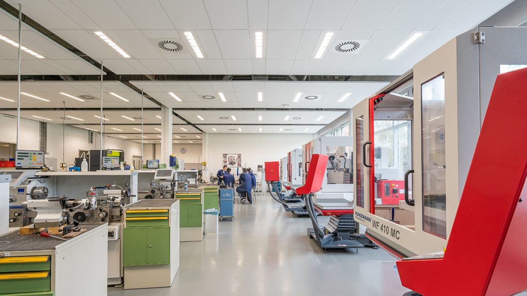 Energy-Efficient Workshop Lighting: Best LED Options. pexels mike van schoonderwalt 1884800 5506026